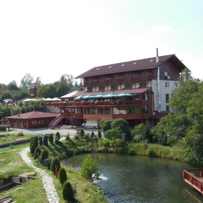 OFERTA 1+1 Gratis: Excursie de o zi - 31 august, Brambura Park, Ferma de cerbi si Pastravaria Albota